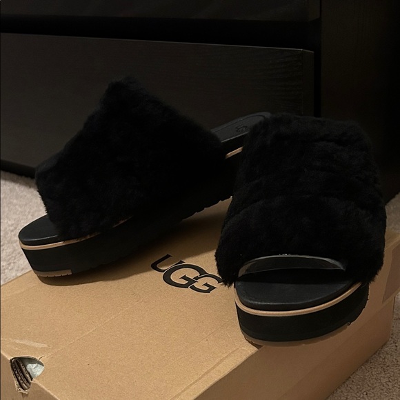 UGG Women's Black Fluffy Slide Sandals - Picture 1 of 6